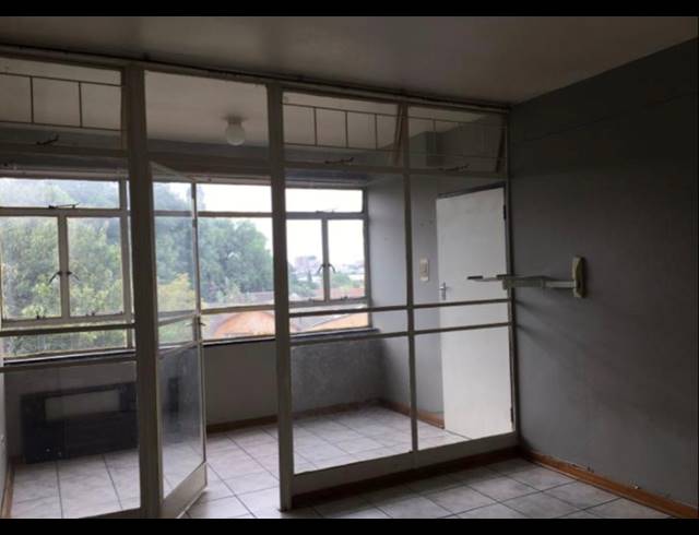 1 bed property to rent in RHODESFIELD